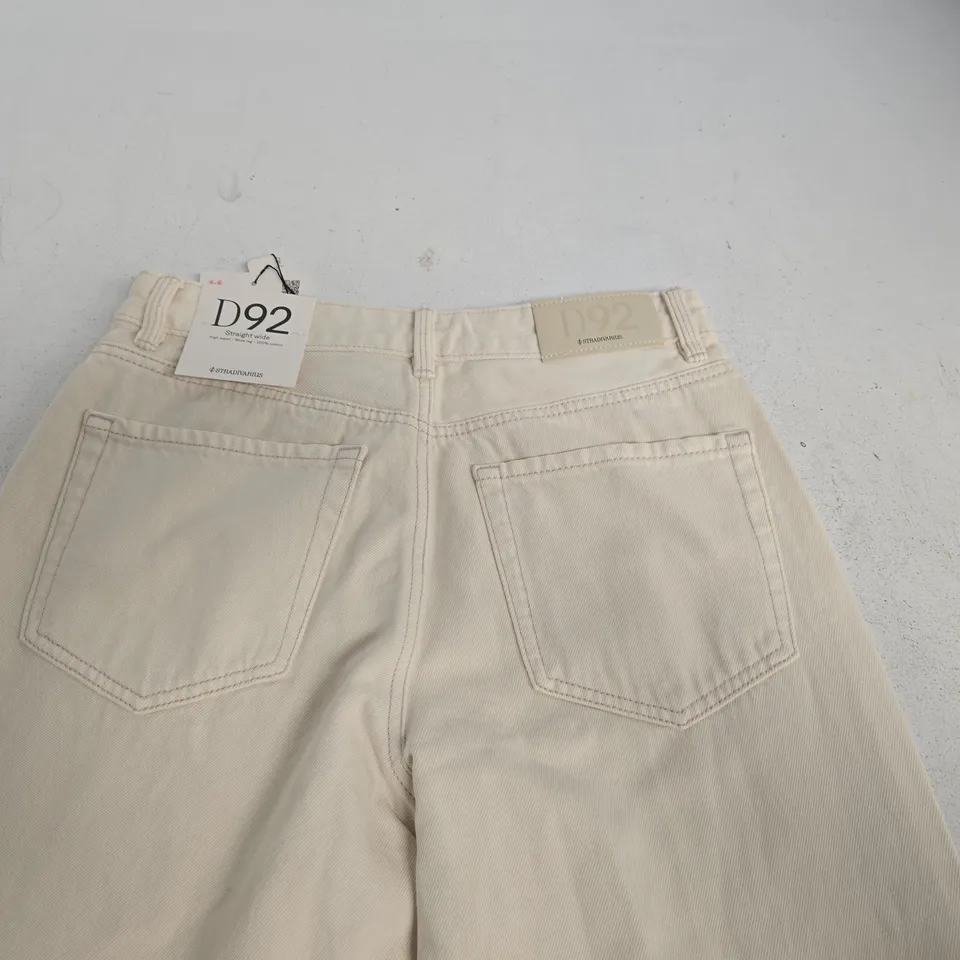 STRADIVARIUS D92 STRAIGHT WIDE JEANS IN CREAM - UK 10