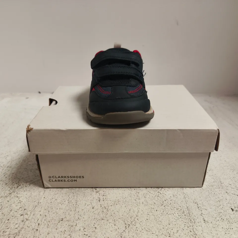 BOXED PAIR OF CLARKS FIRST SHOES STEGGY TAIL VELCRO STRAP TRAINERS IN NAVY/RED SIZE 5.5