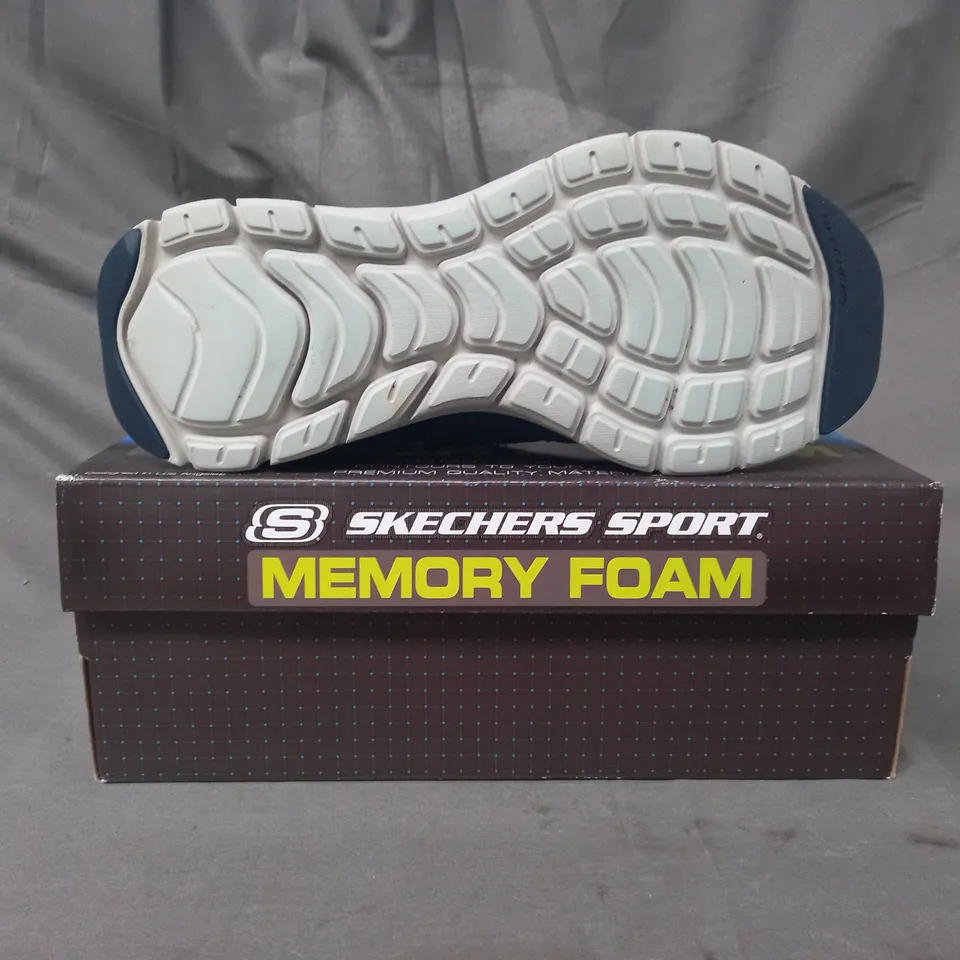 BOXED PAIR OF SKECHERS SLIP-ON FLEX-LITE SHOES IN NAVY SIZE 9