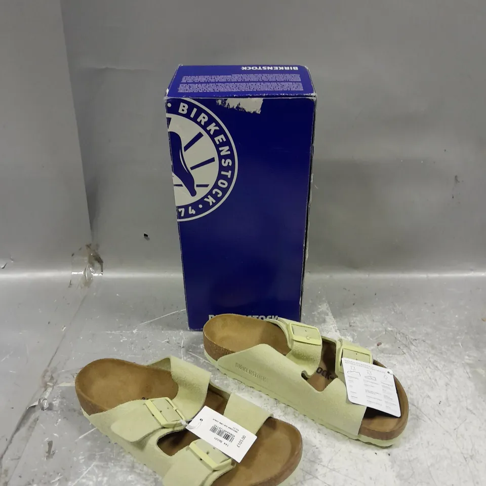 BOXED PAIR OF BIRKENSTOCK ARIZONA BS FADED LIME UK 4.5