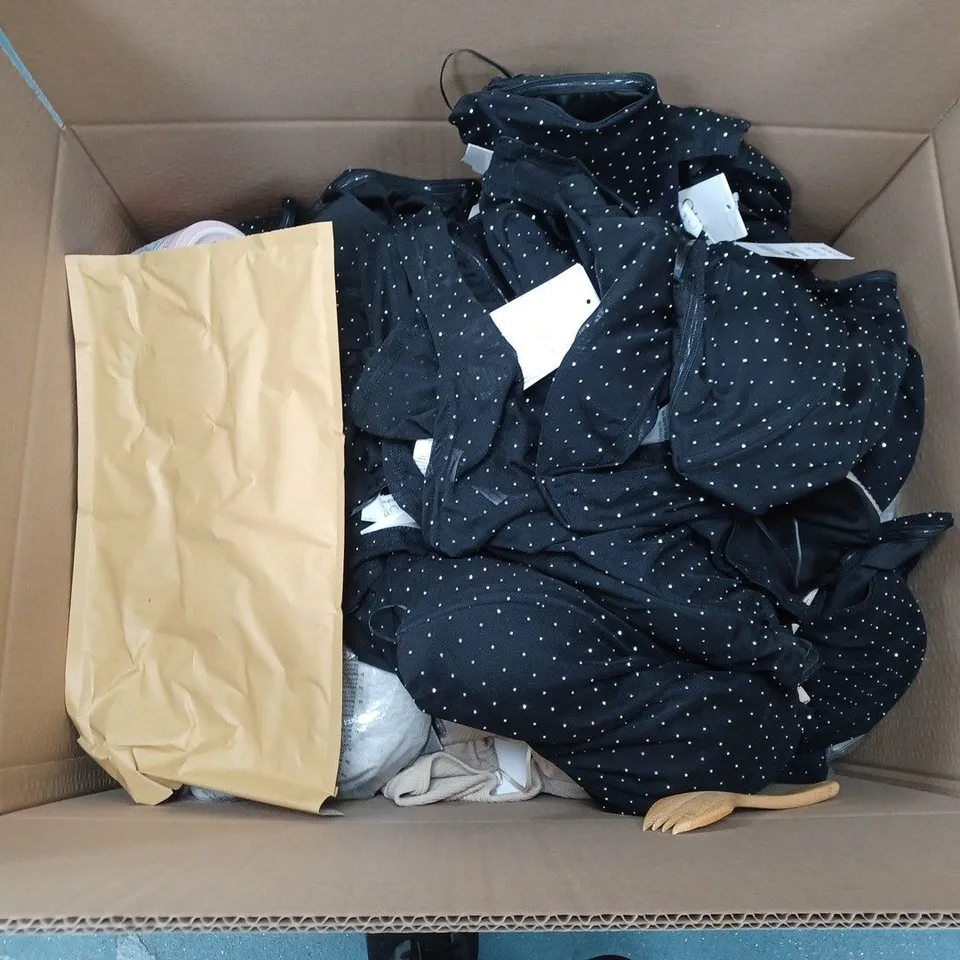 BOX OF APPROXIMATELY 40 ASSORTED HOUSEHOLD ITEMS TO INCLUDE ASSORTED CLOTHING ITEMS, MARKERS, JOURNELS, ETC