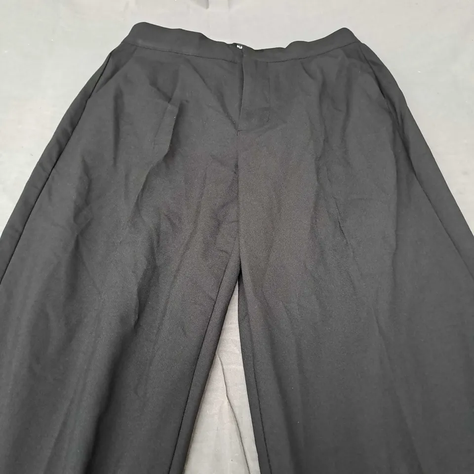 PULL & BEAR BLACK LABEL BAGGY TROUSERS - MEDIUM