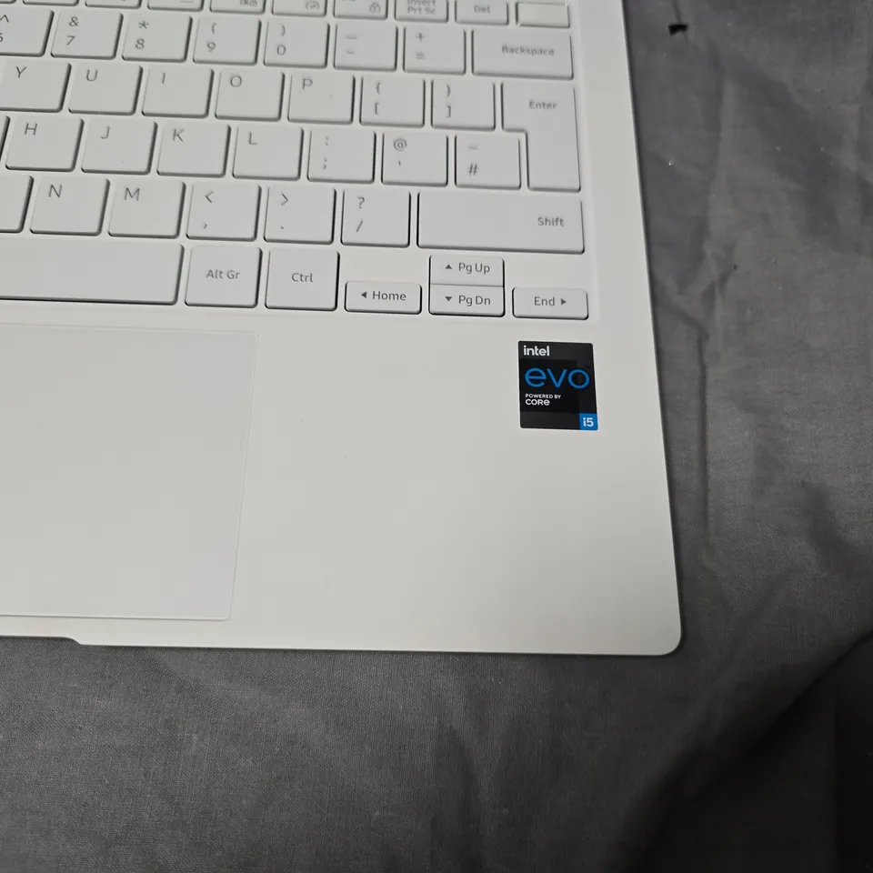 SAMSUNG LAPTOP – SILVER, INTEL EVO CORE I5