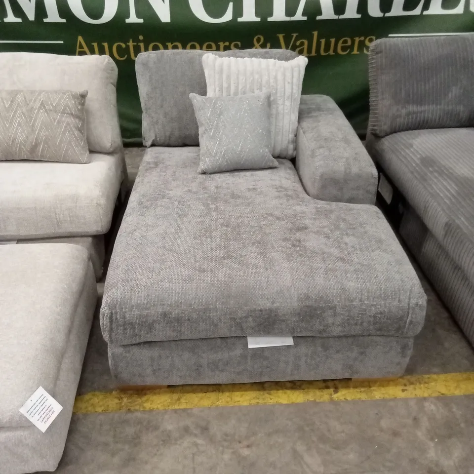 5 x ASSORTED DESIGNER SOFA PIECES