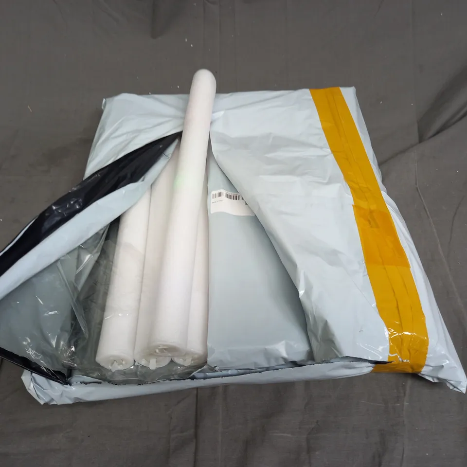 LOT OF APPROXIMATELY 20 FOAM TUBES WITH LED LIGHT
