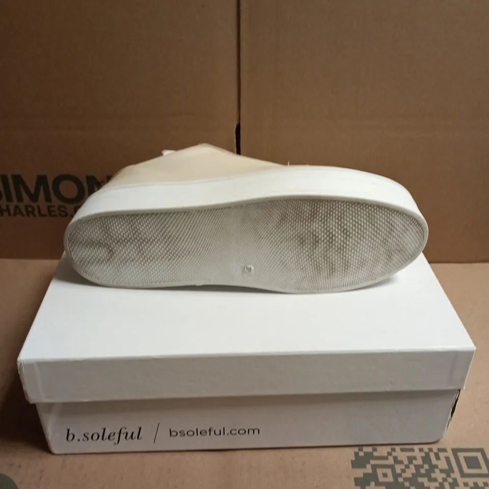 BOXED PAIR OF B.SOLEFUL LEATHER FLATFORM LACELESS TRAINERS - 6