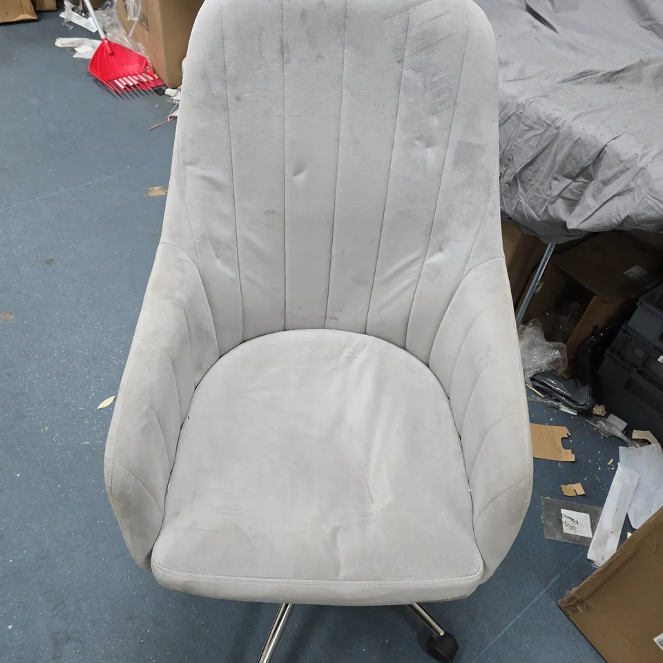 GREY FABRIC OFFICE CHAIR WITH CHROME BASE ON CASTORS / COLLECTION ONLY