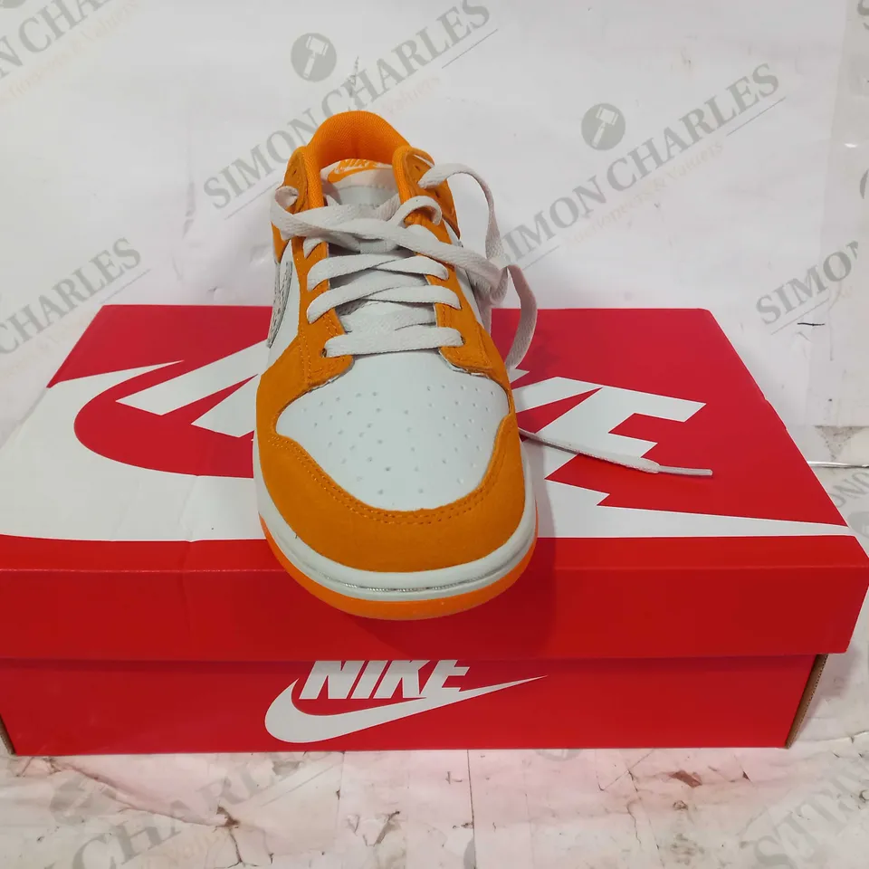 BOXED PAIR OF NIKE DUNK LOW AS SHOES IN ORANGE/WHITE UK SIZE 7