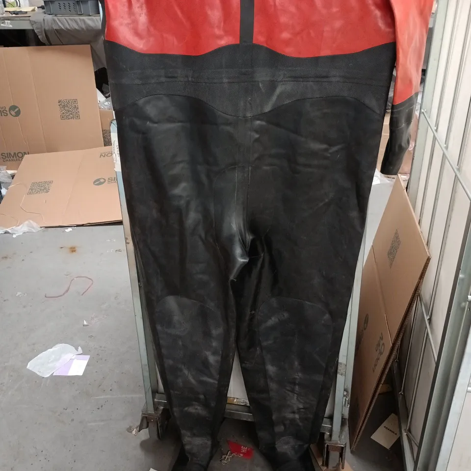 GATES PRO AM RUBBER DRY SUIT SIZE UNSPECIFIED