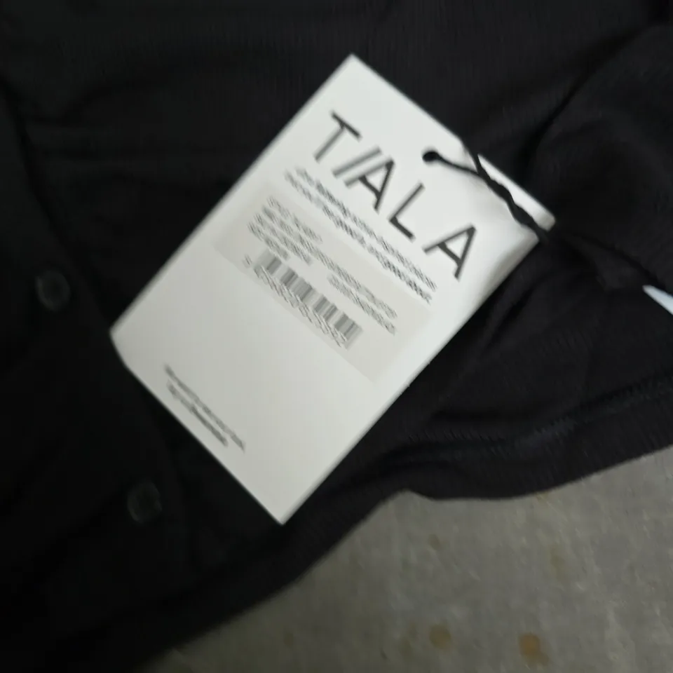 T/ALA 365 LONG SLEEVE GATHERED BUTTON UP TOP IN SHADOW BLACK - MEDIUM