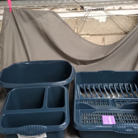 CAGE OF APPROXIMATELY 15 ASSORTED HOUSEHOLD ITEMS TO INCLUDE - WHAM WASHING UP BOWL - SINK TIDY AND A DRAINER - COLLECTION ONLY