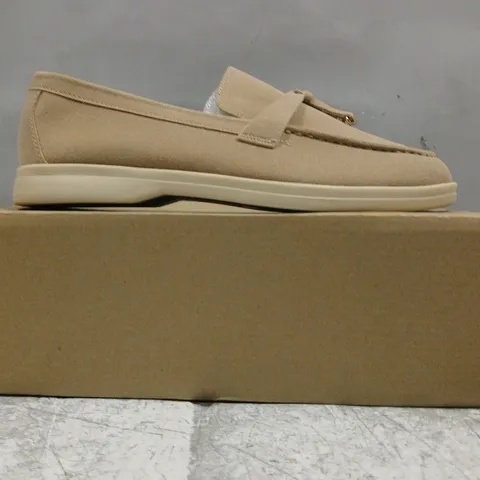 BOXED PAIR OF UNBRANDED LOAFERS IN SANDSTONE SIZE EU 37