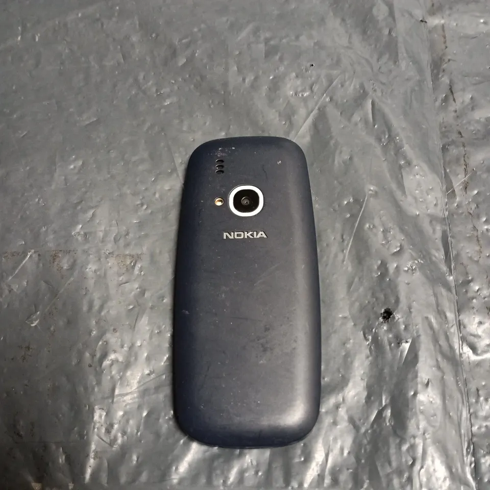 NOKIA MOBILE PHONE – BLUE BACK WITH WHITE FRONT 