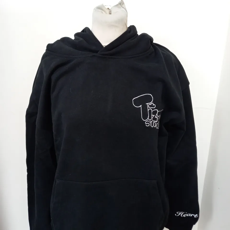 TIZZY STUDIOS HOODIE IN BLACK SIZE M 