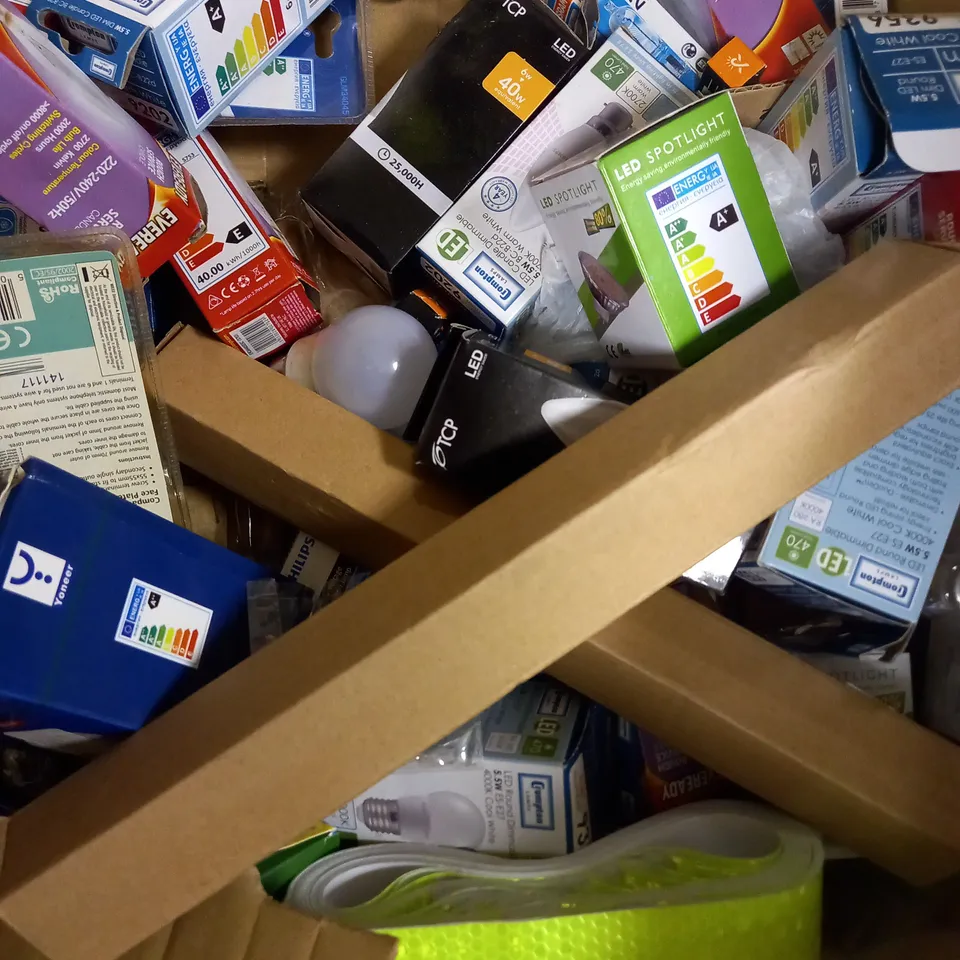 LOT OF APPROX 15 ASSORTED HOUSEHOLD ITEMS TO INCLUDE JASON COASTERS, HI VIS TAPE, LED PANEL LAMP, ETC