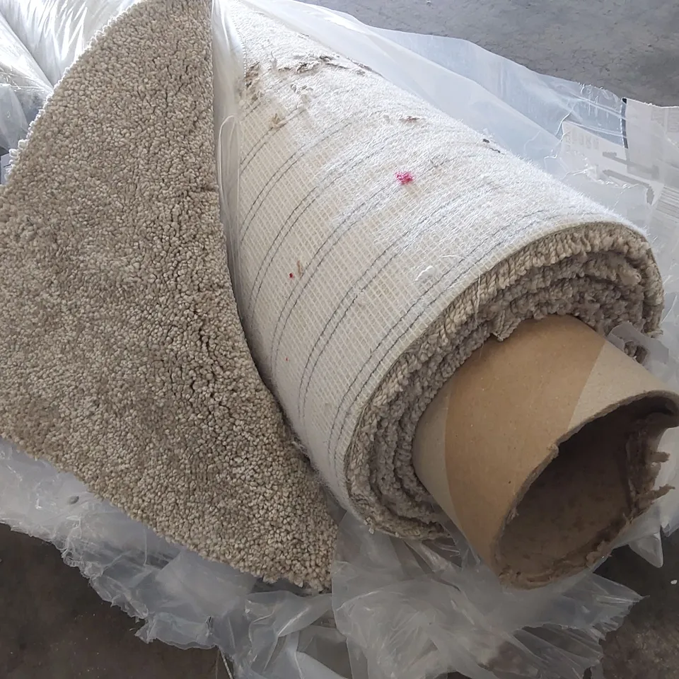 ROLL OF QUALITY EC AURA GOLDILOCKS CARPET // SIZE: APPROX 5 X 2m