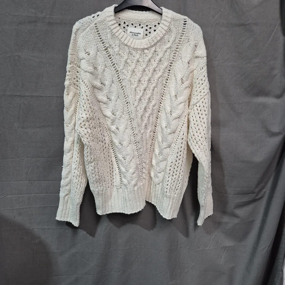 ABERCROMBIE & FITCH CREAM CABLE KNIT SWEATER – SIZE MEDIUM