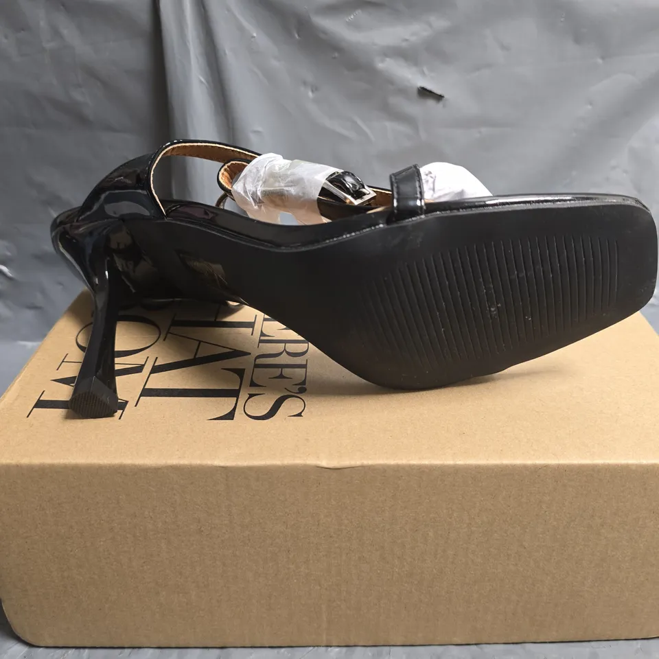 BOXED WHERES THAT FROM BLACK PATENT HEELS - UK 7 