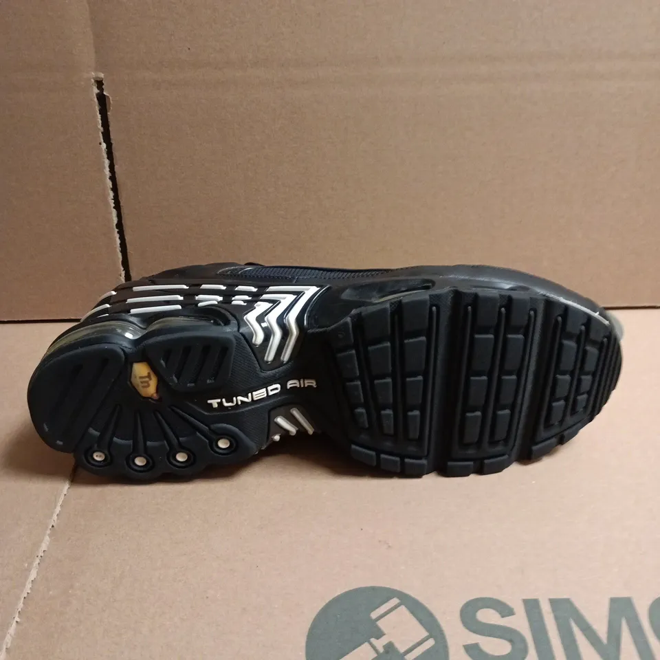 PAIR OF NIKE AIR MAX PLUS TN TUNED AIR TRAINERS – UK 10