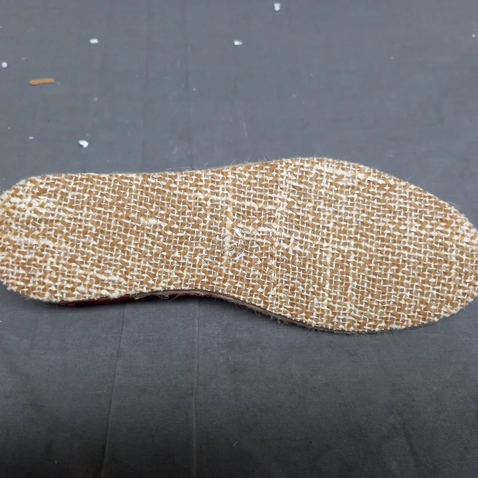 BOX OF APPROXIMATELY 12 DESIGNER FLAT SLIP ON SHOES IN RED - VARIOUS SIZES