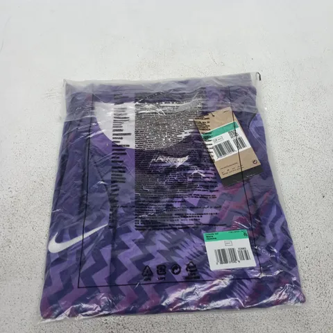 NIKE PURPLE PATTERNED TEE - SIZE XL