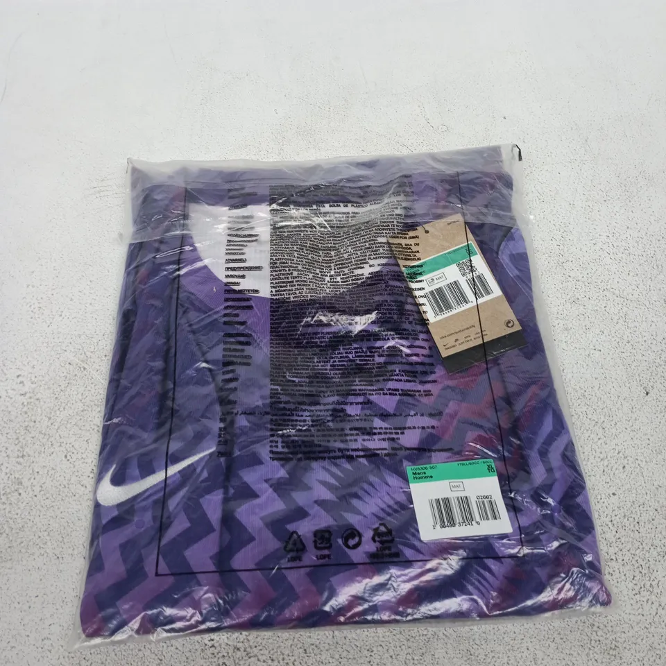 NIKE PURPLE PATTERNED TEE - SIZE XL