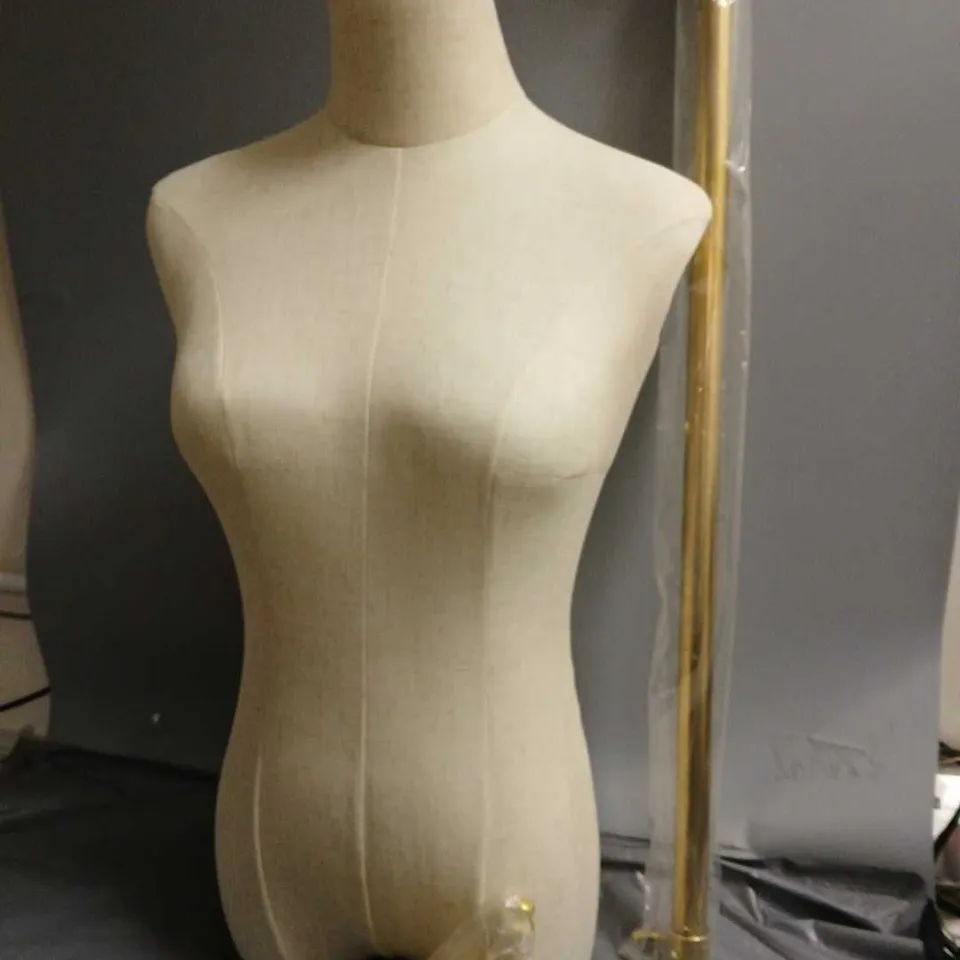 UNBRANDED FEMALE MANNEQUIN