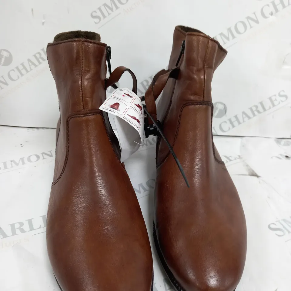RIEKER BROWN LEATHER BOOTS - SIZE 5