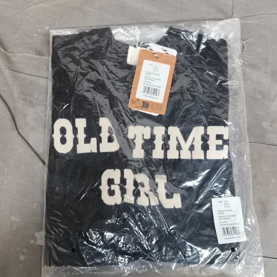 BAGGED JOANIE JOLENE OLD TIME GIRL SLOGAN KNIT IN TAPE SHOE BLACK - UK SMALL