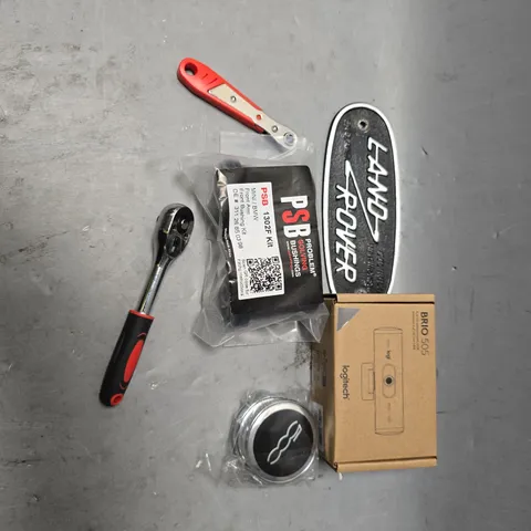 APPROXIMATELY 10 ASSORTED CAR ACCESSORIES TO INCLUDE CAR BADGES, WEBCAM, TOOLS   - ETC - COLELCTION ONLY