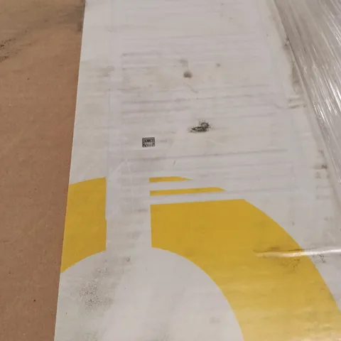 PALLET CONTAINING APPROXIMATELY 13 CURVED TOWEL RADIATORS