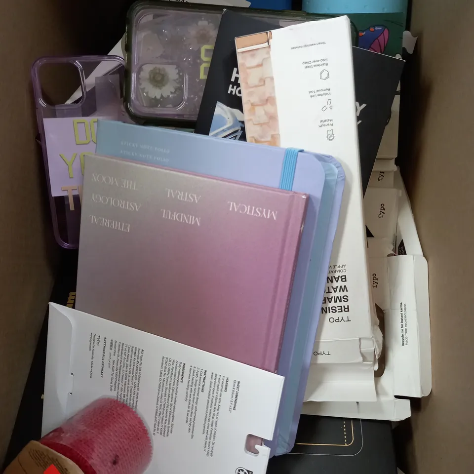 BOX OF APPROXIMATELY 15 ASSORTED ITEMS TO INCLUDE AFFIRMATION CARDS, SMART WATCH BAND, BOTTLE ETC