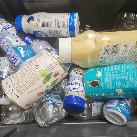 TOTE OF APPROXIMATELY 11 ASSORTED FOOD AND DRINK ITEMS TO INCLUDE SALAD CREAM , SPRING WATER , HEINZ BAKED BEANS , ETC 