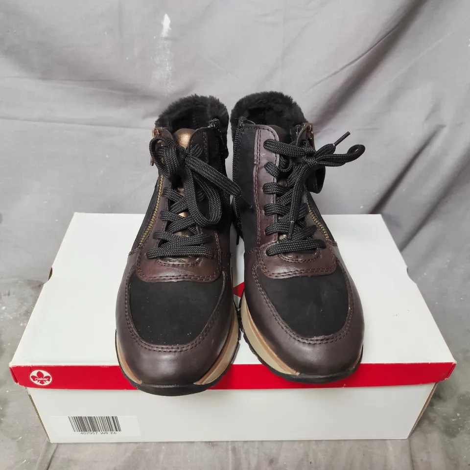 BOXED PAIR OF RIEKER WOMEN’S BROWN LEATHER & SUEDE BOOTS - SIZE 39