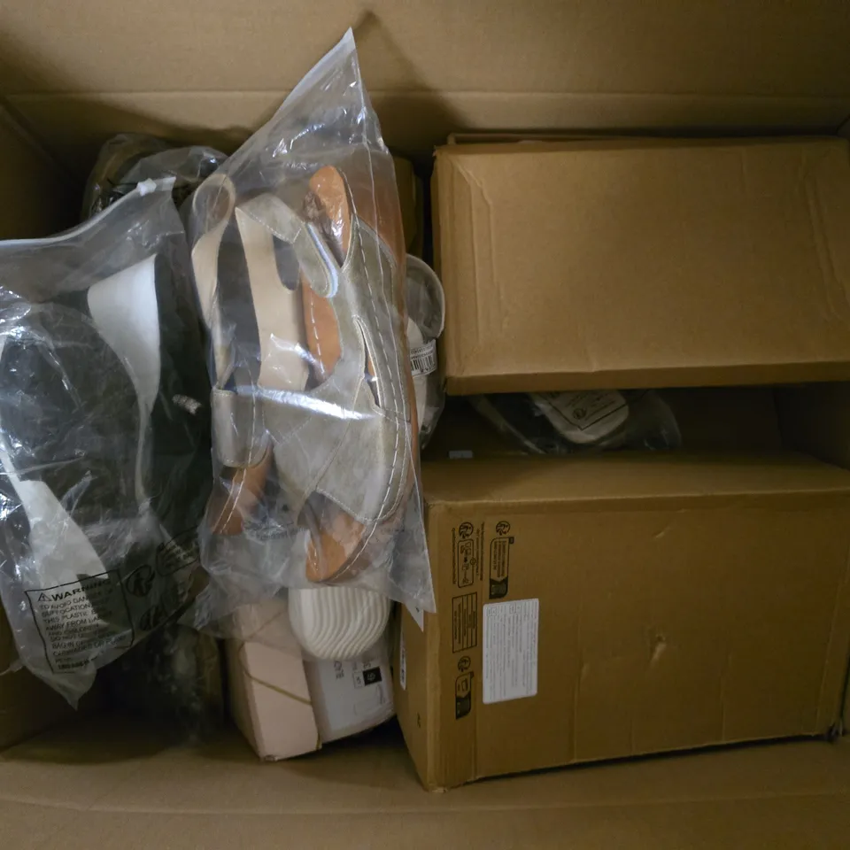 APPROXIMATELY 12 ASSORTED PAIRS OF SHOES AND FOOTWEAR ITEMS IN VARIOUS STYLES AND SIZES TO INCLUDE FASHION, ASICS, LILLEY, ETC