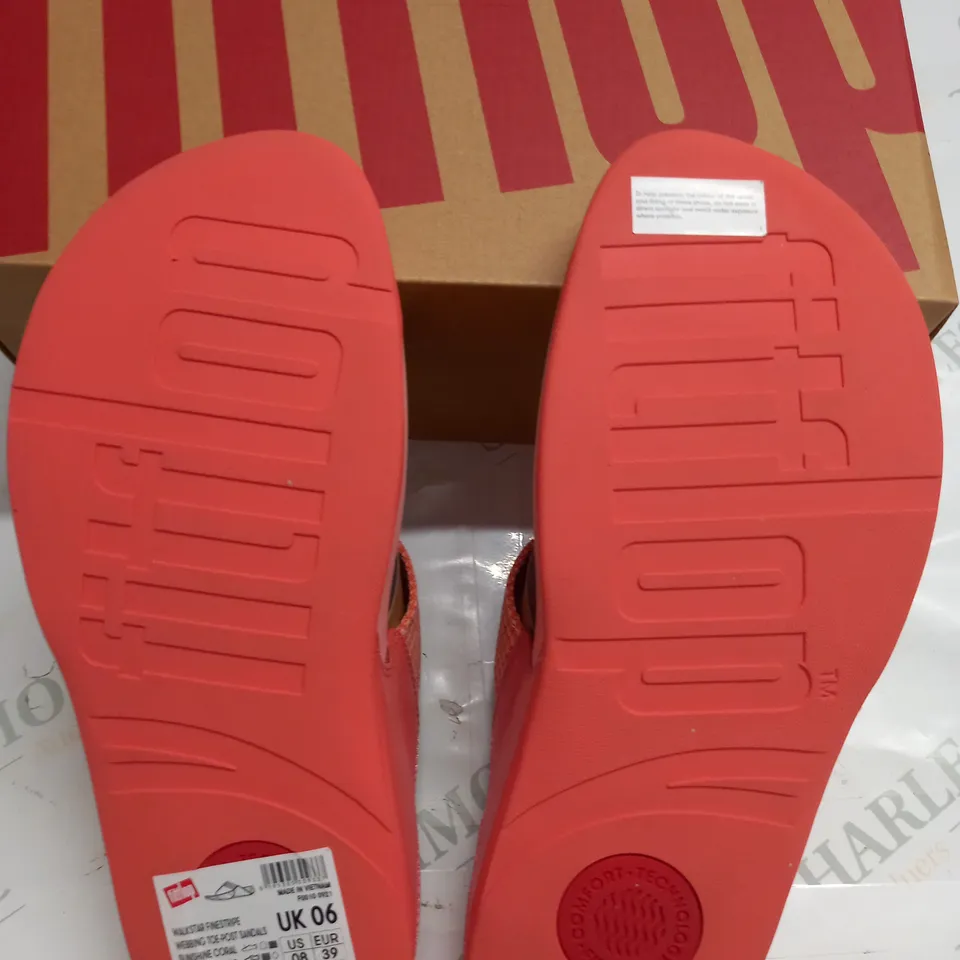 BOXED PAIR OF FITFLOP WALKSTAR TOE POST SANDALS IN SUNSHINE CORAL - UK 6