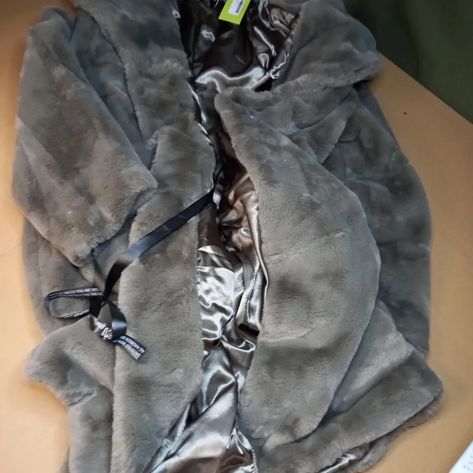 BOOHOOMAN LUXE FAUX FUR COAT IN GREY - UK 14