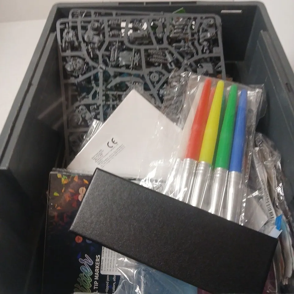 APPROXIMATELY 10 ASSORTED TOYS AND GAMES TO INCLUDE BAT & BALL SET, MARKERS, BRUSHES ETC