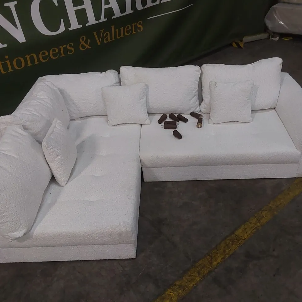 QUALITY DESIGNER FABRIC UPHOLSTERED WHITE CORNER SOFA