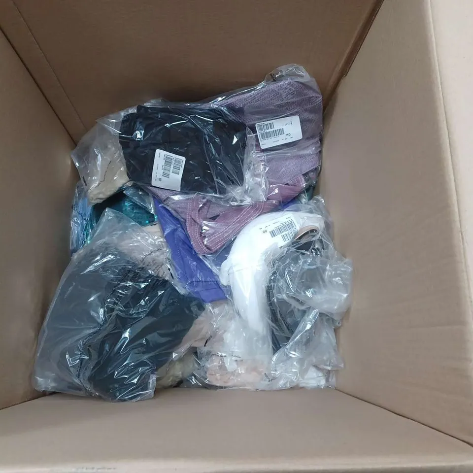 APPROXIMATELY 20 LADIES CLOTHING ITEMS IN VARIOUS COLOURS, SIZES AND STYLES