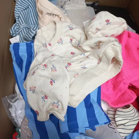 LARGE BOX OF APPROXIMATELY 25 ASSORTED KIDS CLOTHING ITEMS IN VARIOUS COLOURS, STYLES AND SIZES - COLLECTION ONLY