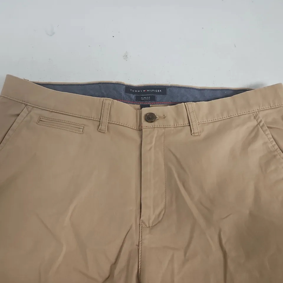 TOMMY HILFIGER SLIM FIT TROUSER IIN LIGHT BROWN - 36/32