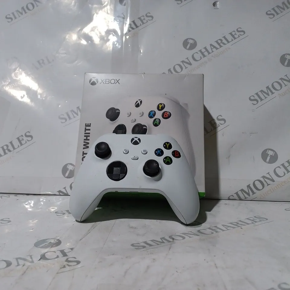 BOXED XBOX ONE ROBOT WHITE CONTROLLER