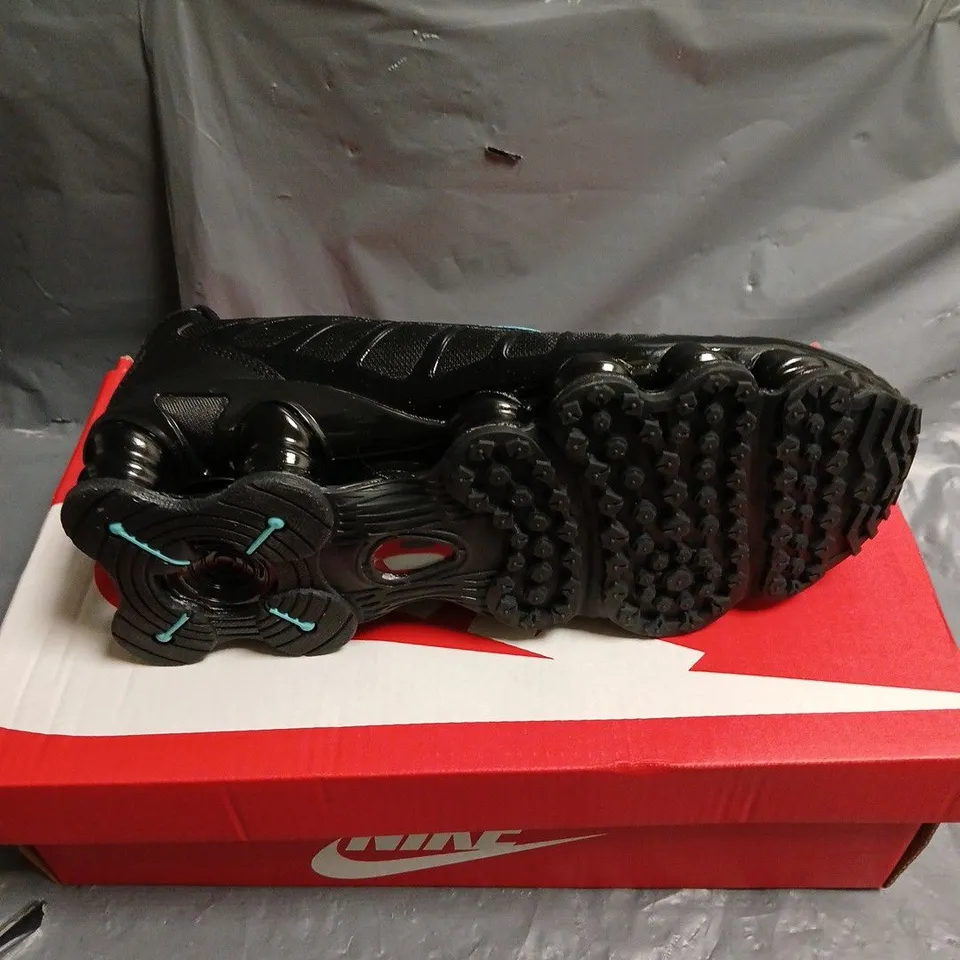 BOXED PAIR OF NIKE SHOX TL TRAINERS - 7