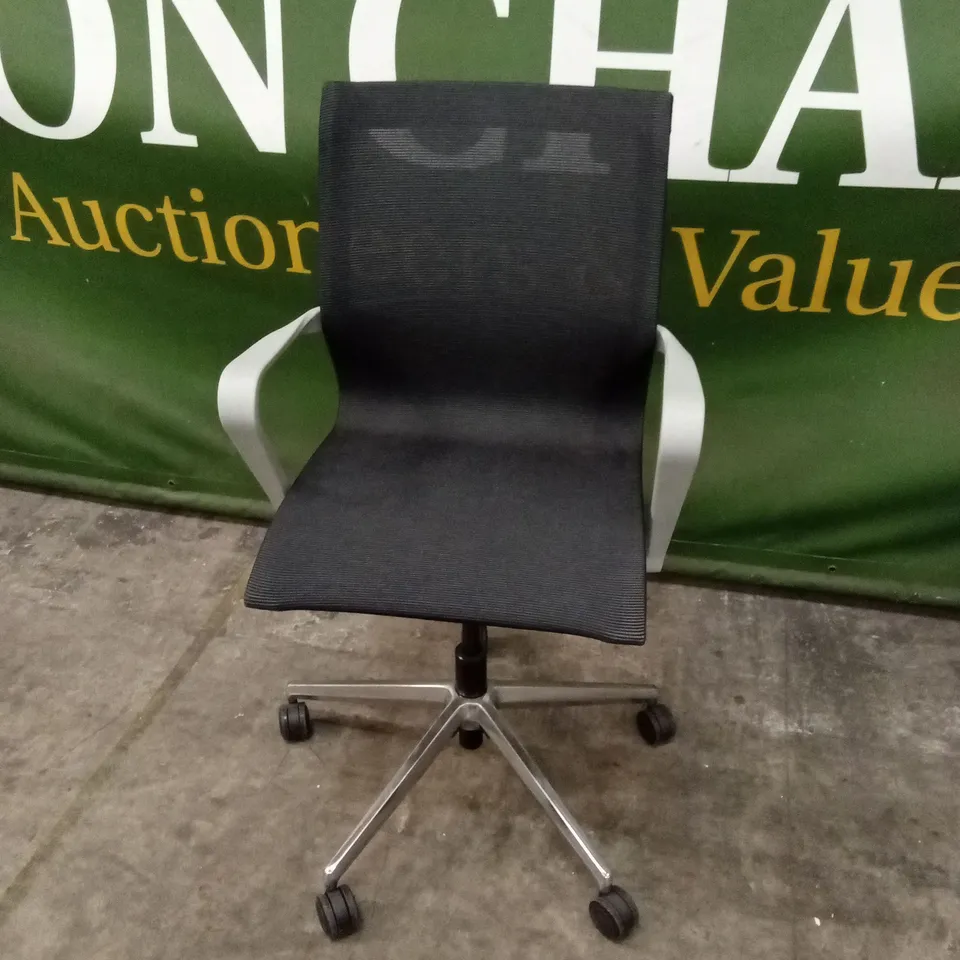 MESH OFFICE CHAIR WITH HEADREST - GREY