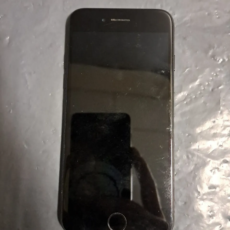 APPLE IPHONE 7 (A1778)