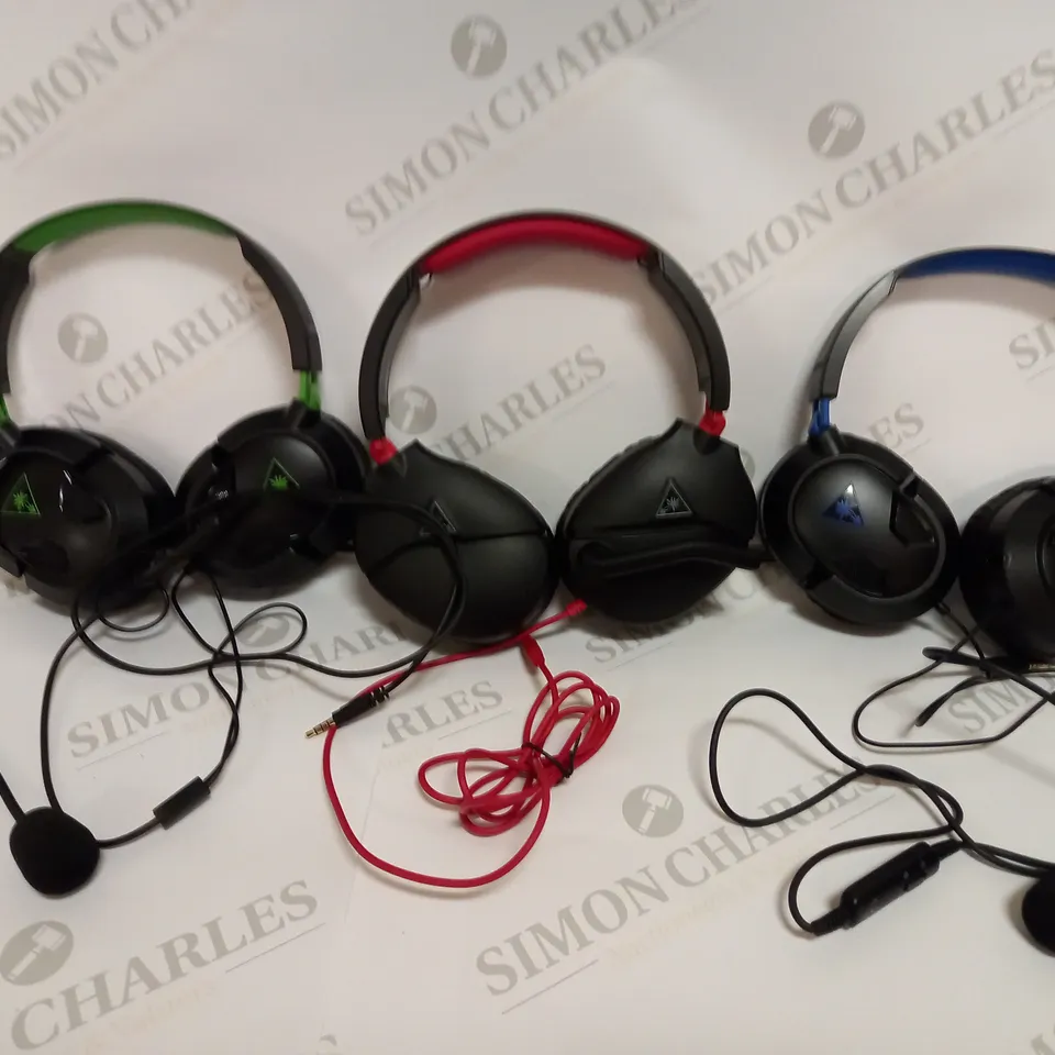 BOX OF 3 TURTLE BEACH WIRED GAMING HEADSETS INCLUDING RECON 50X (XBOX), RECON 70 (NINTENDO SWITCH) AND RECON 50P (PS4/PS5)