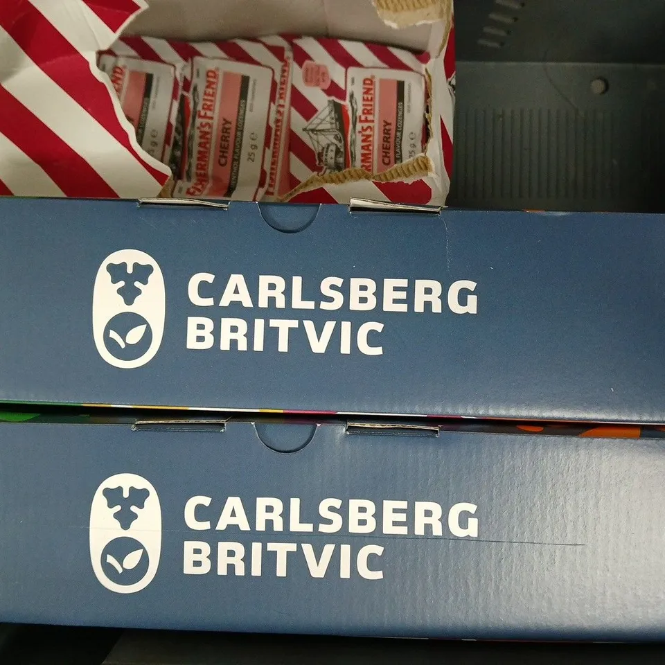 APPROXIMATELY 5 ASSORTED FOOD AND DRINK ITEMS TO INCLUDE AQUA, ROBINSONS, SLIMFAST, ETC