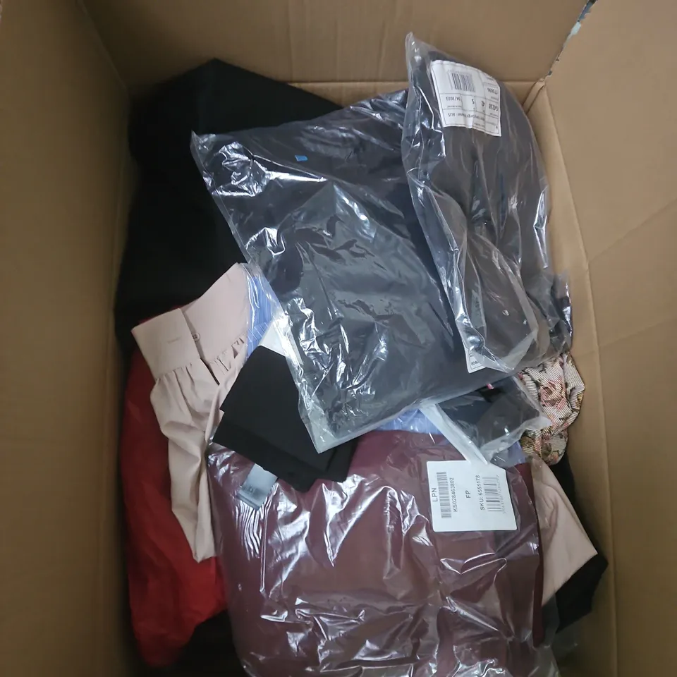 LARGE BOX OF APPROXIMATELY 25 ASSORTED CLOTHING ITEMS IN VARIOUS COLOURS, STYLES AND SIZES - COLLECTION ONLY