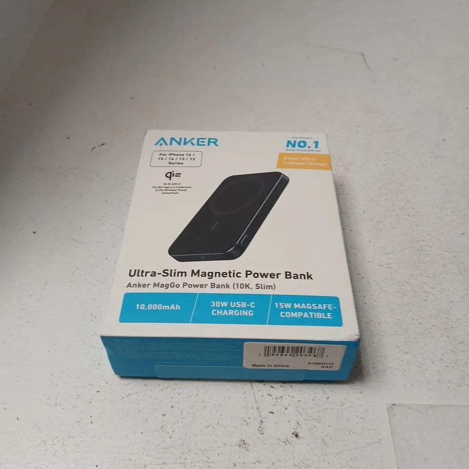 APPROXIMATELY 20 ASSORTED ITEMS INCLUDING STRONE SCREEN PROTECTOR , ANKER POWER BANK AND 6D SCREEN GLASS PROTECTOR 